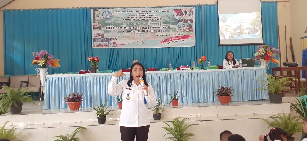 SMA N 2 Manokwari Sosialisasi P4GN dalam Pengenalan Lingkungan Sekolah SMA N 2 Manokwari Sosialisasi P4GN dalam Pengenalan Lingkungan Sekolah