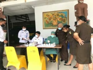 BNN Lakukan Screning test urine bagi pegawai Kejaksaan Tinggi Papua Barat BNN Lakukan Screning test urine bagi pegawai Kejaksaan Tinggi Papua Barat