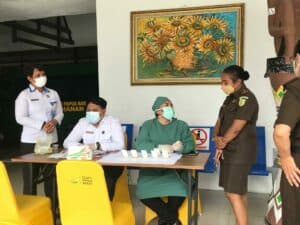 BNN Lakukan Screning test urine bagi pegawai Kejaksaan Tinggi Papua Barat BNN Lakukan Screning test urine bagi pegawai Kejaksaan Tinggi Papua Barat