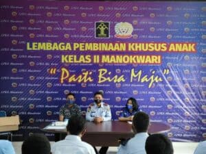 BNN Lakukan Screning test urine bagi anak binaan dan pengawai Lembaga Pembinaan Khusus Anak Kelas II Manokwari BNN Lakukan Screning test urine bagi anak binaan dan pengawai Lembaga Pembinaan Khusus Anak Kelas II Manokwari