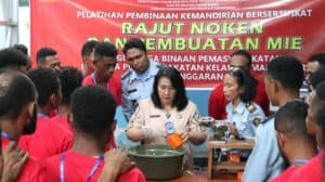 Pelatihan Pembinaan Kemandirian Bersetifikat Rajut Noken dan Pembuatan Mie Bagi Warga Binaan Pemasyarakatan Lembaga Pemasyarakatan Kelas II B Manokwari