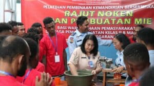 Pelatihan Pembinaan Kemandirian Bersetifikat Rajut Noken dan Pembuatan Mie Bagi Warga Binaan Pemasyarakatan Lembaga Pemasyarakatan Kelas II B Manokwari