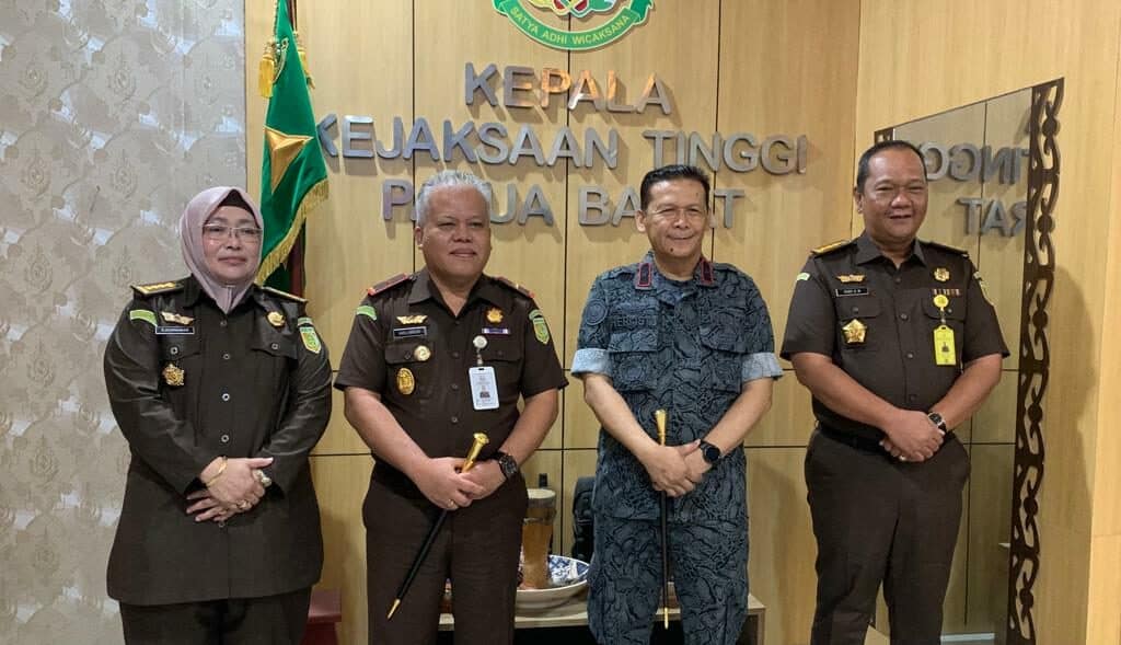 Audiensi Kepala BNNP Papua Barat Dengan Kepala Kejaksaan Tinggi Papua Barat Audiensi Kepala BNNP Papua Barat Dengan Kepala Kejaksaan Tinggi Papua Barat