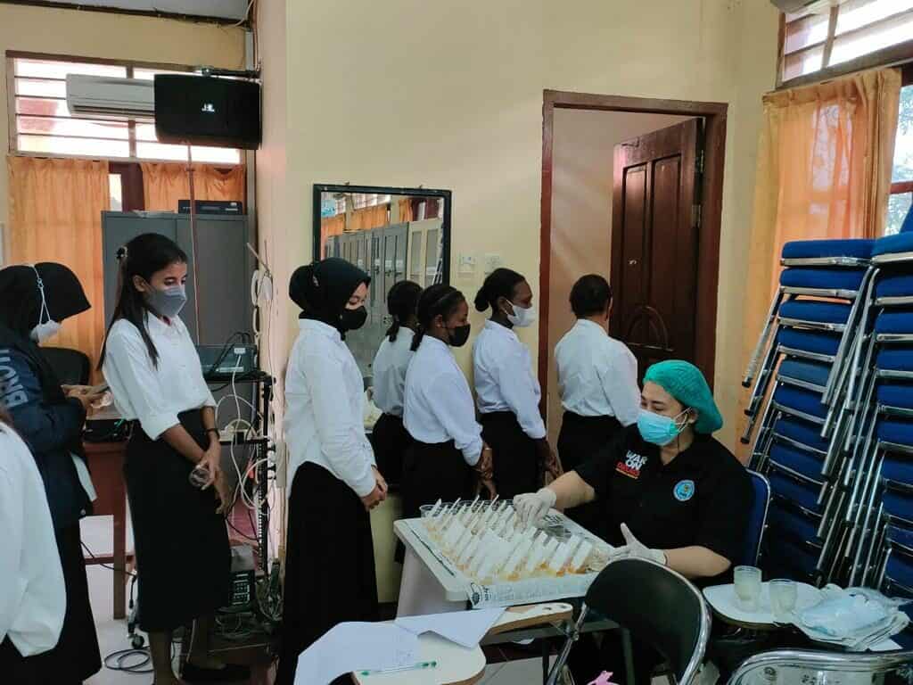Sosialisasi dan Tes Urine Bagi Calon Mahasiswa dan Mahasiswi Poltekes Kemenkes Sorong Sosialisasi dan Tes Urine Bagi Calon Mahasiswa dan Mahasiswi Poltekes Kemenkes Sorong