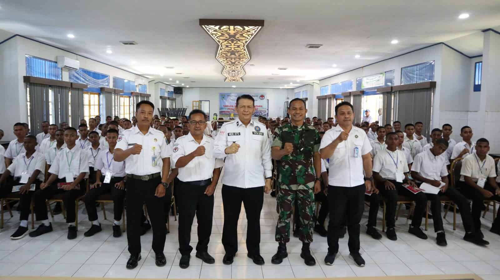Sosialisasi Bahaya Narkoba Bagi Pelajar Pada Masa Pengenalan Lingkungan Sekolah (MPLS) SMAN Taruna Kasuari Papua Barat Sosialisasi Bahaya Narkoba Bagi Pelajar Pada Masa Pengenalan Lingkungan Sekolah (MPLS) SMAN Taruna Kasuari Papua Barat