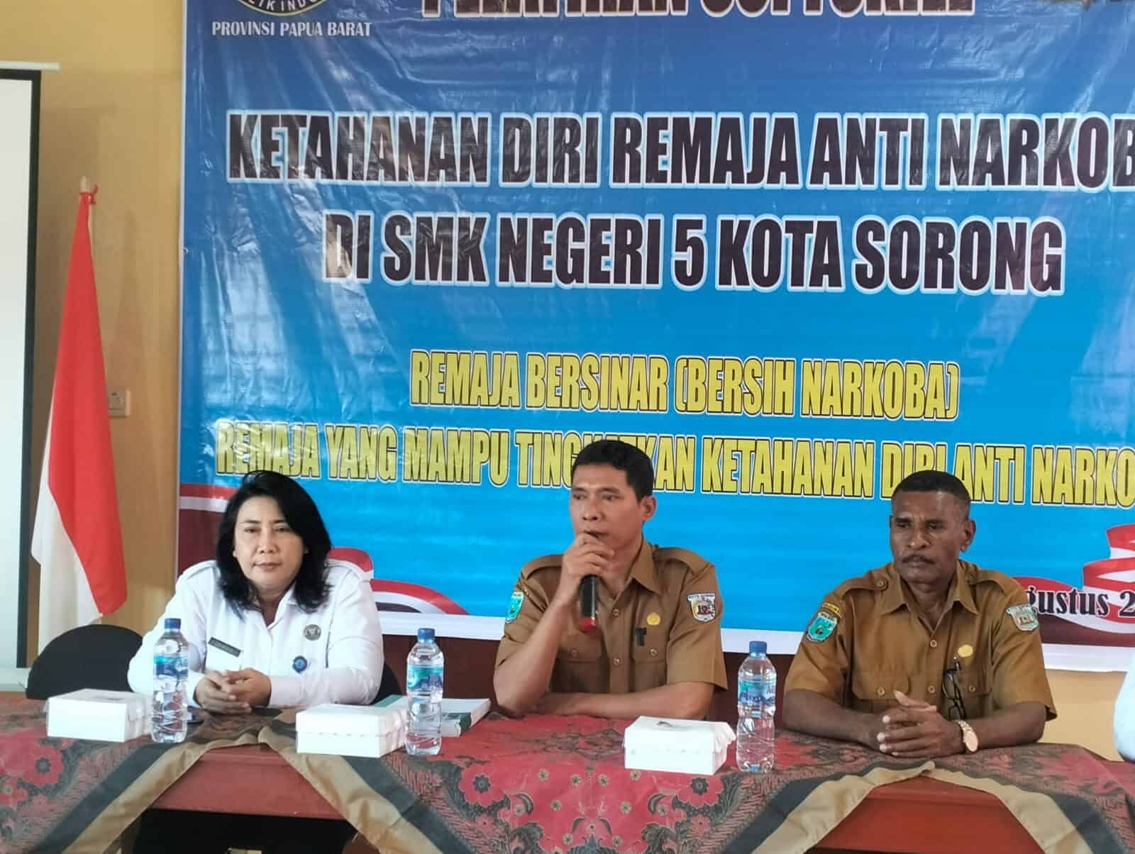 Kegiatan Pelatihan Softskill Ketahanan Diri Remaja Anti Narkoba di SMK Negeri 5 Kota Sorong Kegiatan Pelatihan Softskill Ketahanan Diri Remaja Anti Narkoba di SMK Negeri 5 Kota Sorong