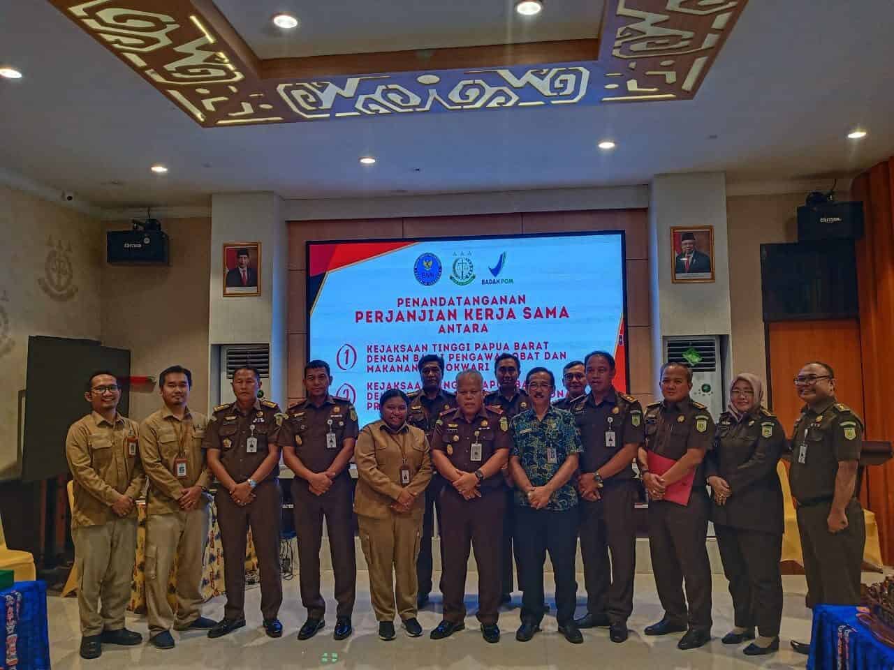 Penandatanganan Perjanjian Kerja Sama Antara Kejaksaan Tinggi Papua Dengan BNNP Papua Barat Dan BPOM Manokwari