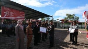 Hadiri Upacara Hari Kemenkumham ke-78, BNNP Papua Barat terima 2 Piagam Penghargaan dari Kemenkumham Papua Barat Hadiri Upacara Hari Kemenkumham ke-78, BNNP Papua Barat terima 2 Piagam Penghargaan dari Kemenkumham Papua Barat