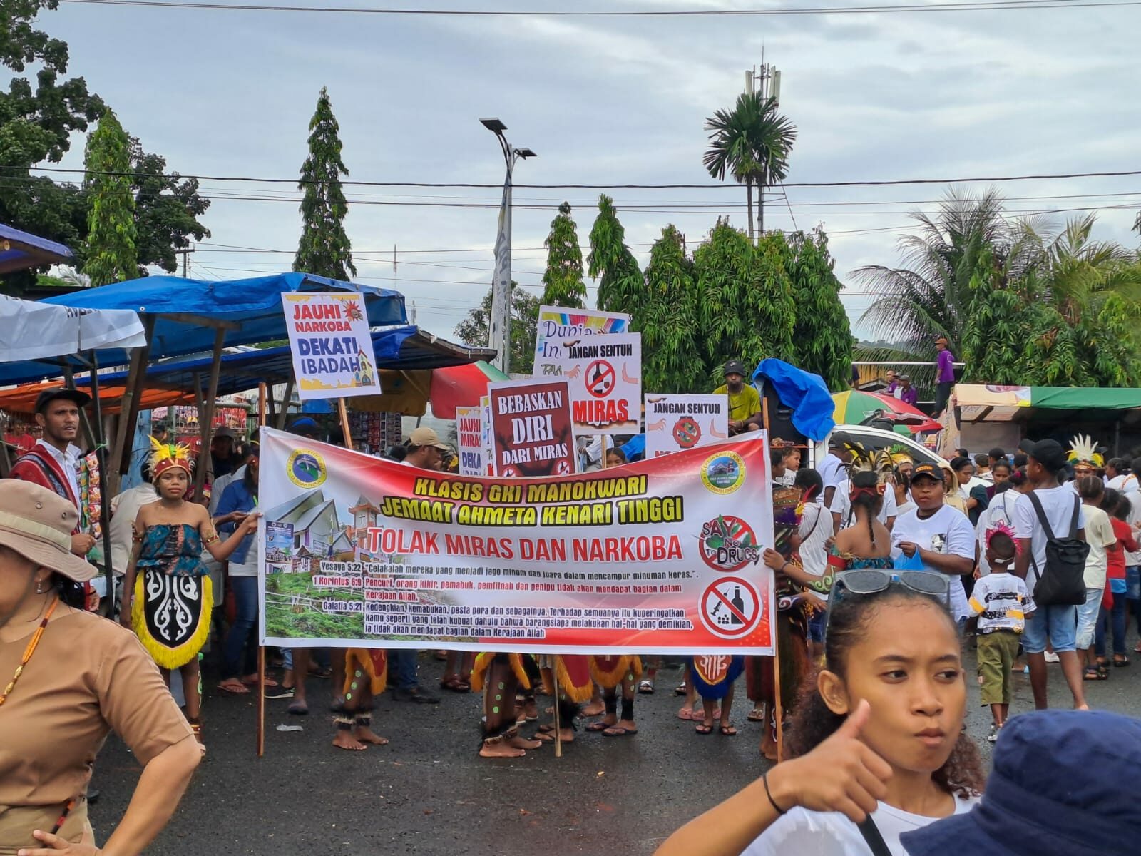 BNNP Pabar mengikuti Pawai Religi menyambut HUT GKI di Tanah Papua BNNP Pabar mengikuti Pawai Religi menyambut HUT GKI di Tanah Papua