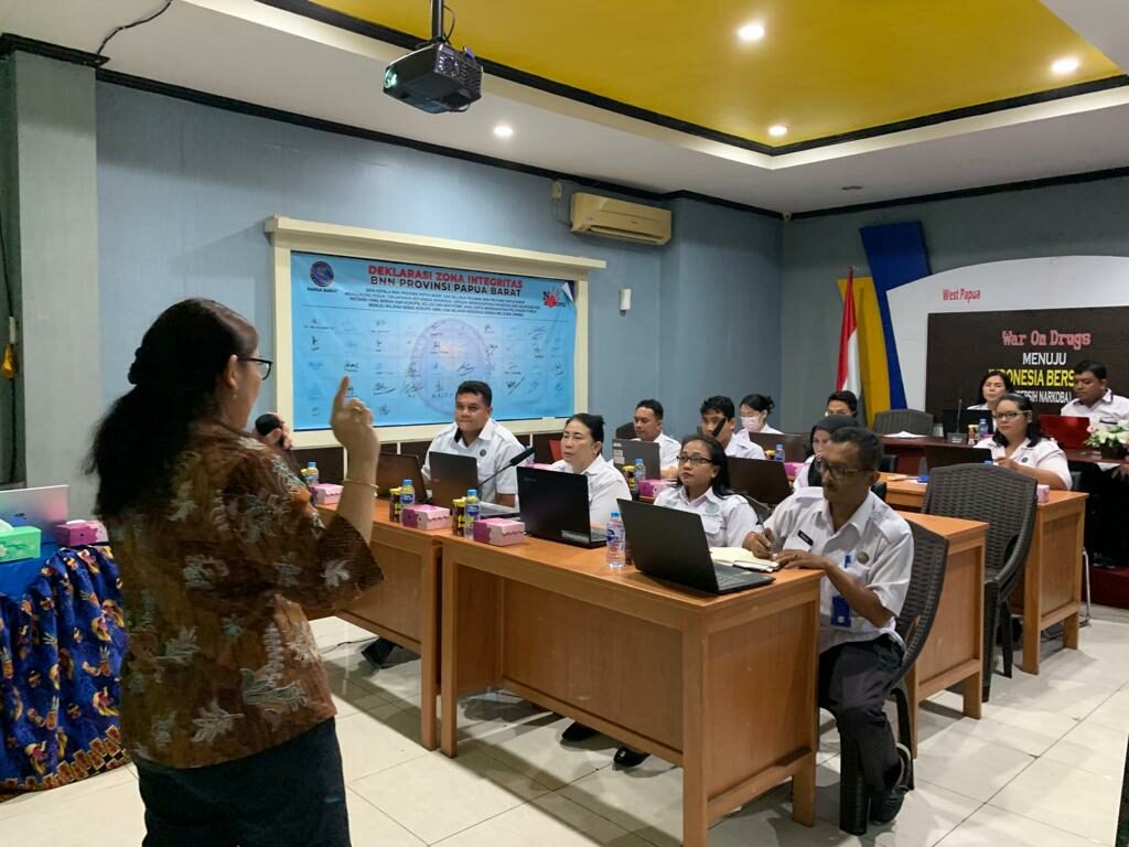 Sosialisasi Aplikasi E-Kinerja dan Penyusunan SKP di Lingkungan BNNP Papua Barat