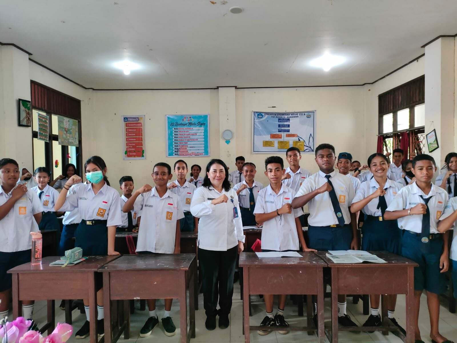 BNNP Papua Barat Goes To School SMPN 1 Manokwari, Berikan Penguatan Anti Narkoba