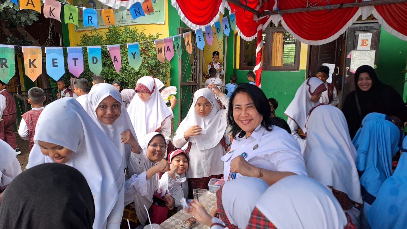Tingkatkan Kreatifitas Anak Tanpa Narkoba, BNNP Papua Barat Ikuti Kegiatan Panen Karya SDIT insan Mulia Manokwari Tingkatkan Kreatifitas Anak Tanpa Narkoba, BNNP Papua Barat Mengikuti