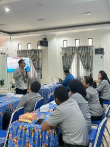 Dalam Rangka Pra HANI, BNNP Papua Barat Melaksanakan Sosialisasi P4GN dan Screening Test Urine Di Kantor Imigrasi Manokwari