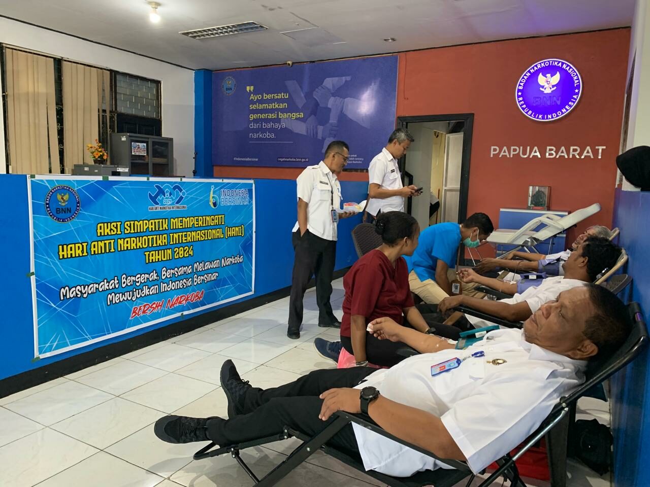 Dalam Rangka Pra HANI 2024, BNNP Papua Barat Melaksanakan Kegiatan Donor Darah Bagi Seluruh Pegawai Dalam Rangka Pra HANI 2024, BNNP Papua Barat Melaksanakan Kegiatan Donor Darah Bagi Seluruh Pegawai