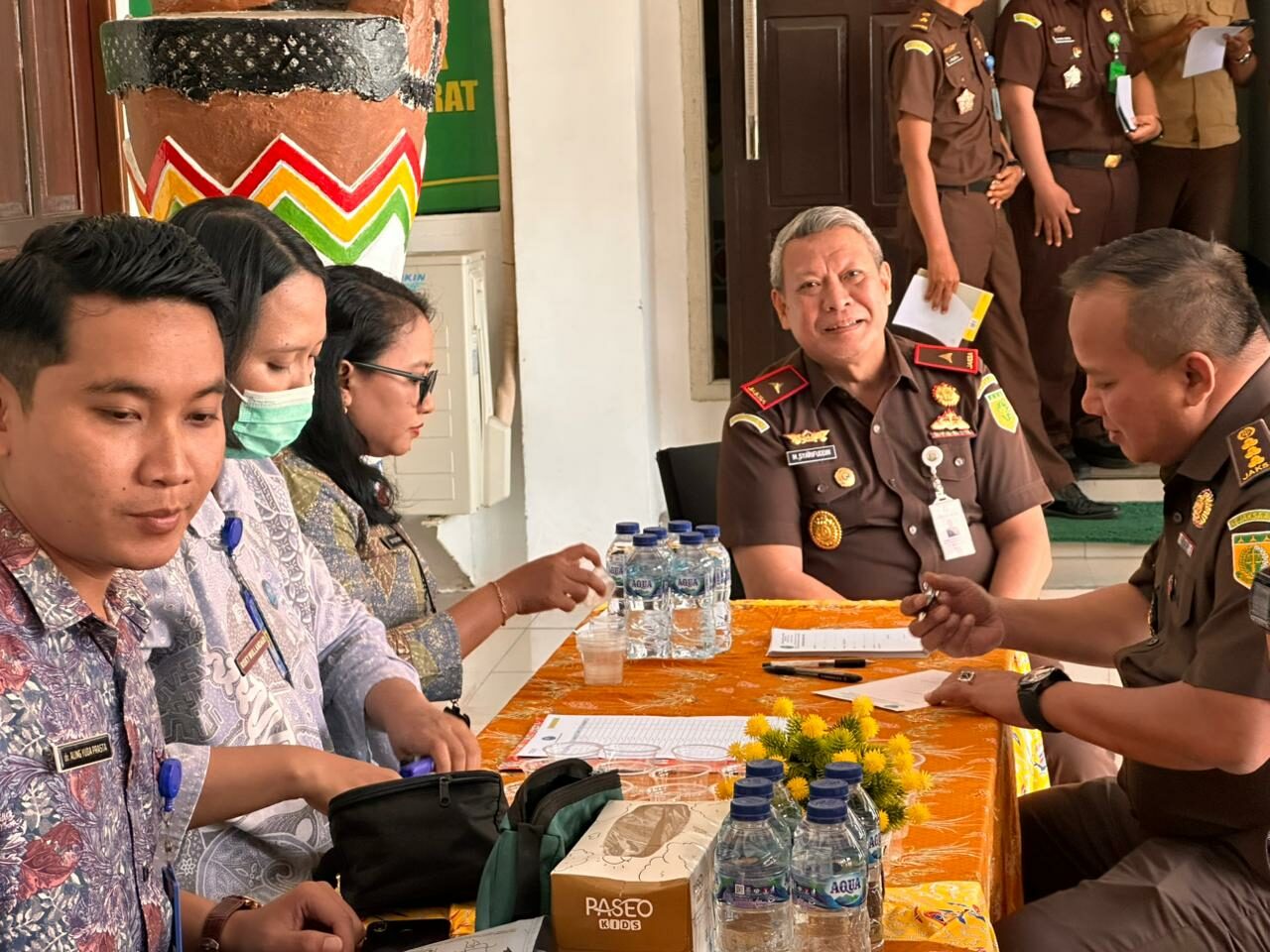 DETEKSI DINI PENYALAHGUNAAN NARKOTIKA MELALUI TES URINE DILINGKUNGAN KEJATI PAPUA BARAT DETEKSI DINI PENYALAHGUNAAN NARKOTIKA MELALUI TES URINE DILINGKUNGAN KEJATI PAPUA BARAT