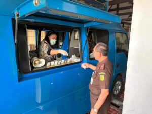 DETEKSI DINI PENYALAHGUNAAN NARKOTIKA MELALUI TES URINE DILINGKUNGAN KEJATI PAPUA BARAT DETEKSI DINI PENYALAHGUNAAN NARKOTIKA MELALUI TES URINE DILINGKUNGAN KEJATI PAPUA BARAT