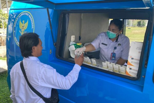DETEKSI DINI PENYALAHGUNAAN NARKOTIKA MELALUI TES URINE DILINGKUNGAN BPMP PAPUA BARAT