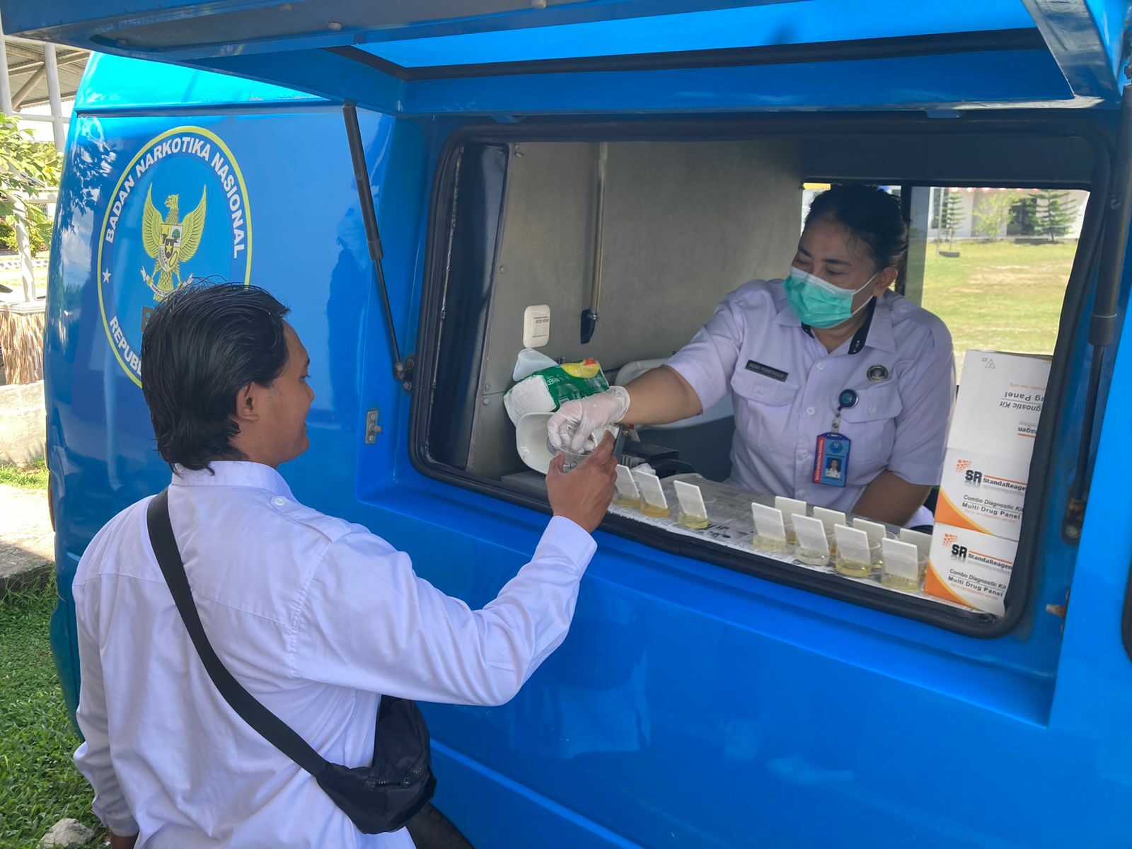 DETEKSI DINI PENYALAHGUNAAN NARKOTIKA MELALUI TES URINE DILINGKUNGAN BPMP PAPUA BARAT DETEKSI DINI PENYALAHGUNAAN NARKOTIKA MELALUI TES URINE DILINGKUNGAN BPMP PAPUA BARAT