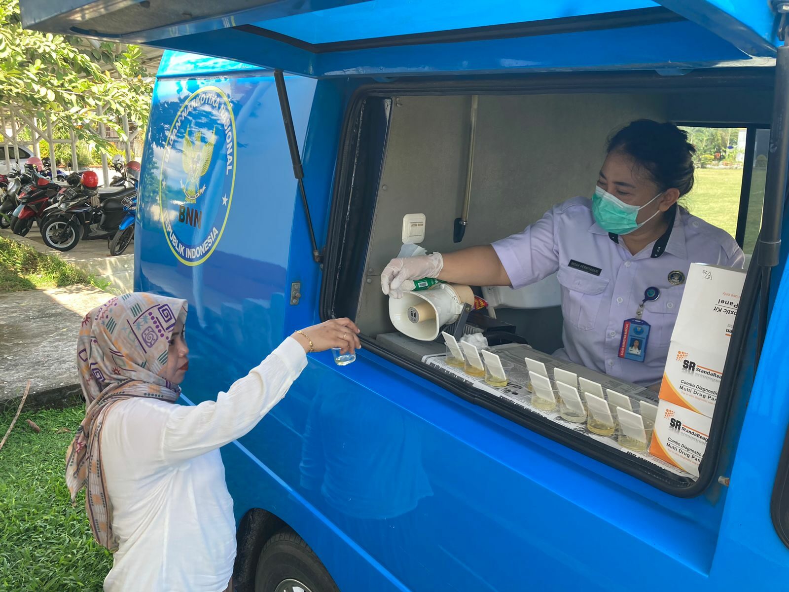 DETEKSI DINI PENYALAHGUNAAN NARKOTIKA MELALUI TES URINE DILINGKUNGAN BPMP PAPUA BARAT