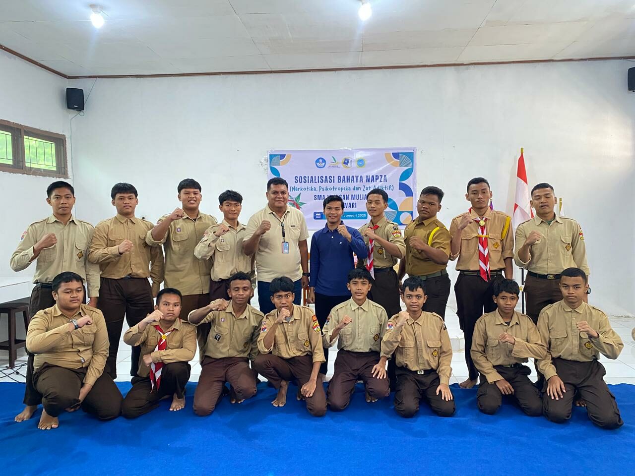 BNNP Papua Barat Laksanakan Sosialisasi P4GN di SMA IT Insan Mulia Manokwari BNNP Papua Barat Laksanakan Sosialisasi P4GN di SMA IT Insan Mulia Manokwari