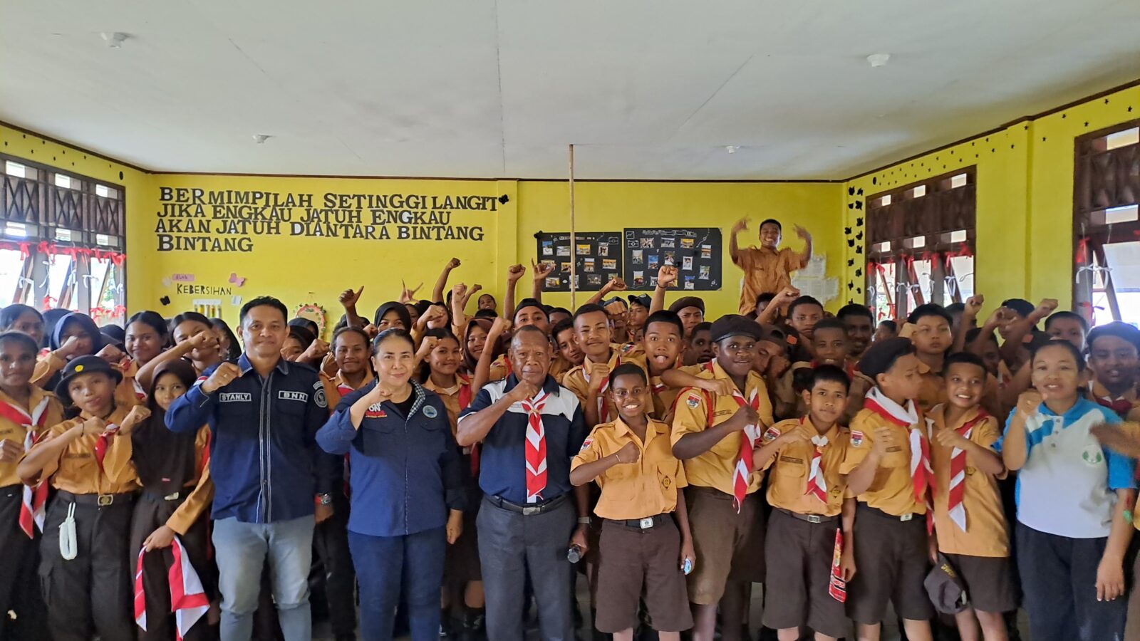 BNNP Papua Barat Laksanakan Sosialisasi P4GN di SMPN 15 Manokwari BNNP Papua Barat Laksanakan Sosialisasi P4GN di SMPN 15 Manokwari